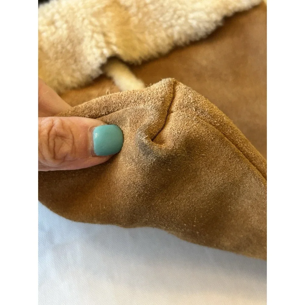 UGG Shearling Tan Suede Shoulder Crossbody Bag , Leather Strap And Trim Y2K